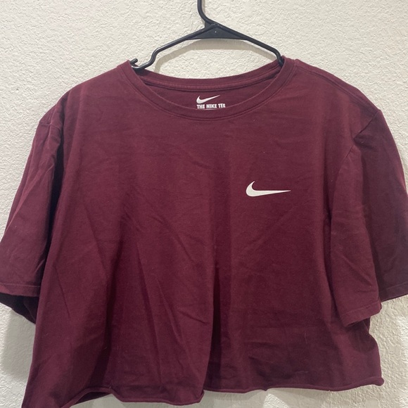 Nike Tops - Nike Tee Cropped